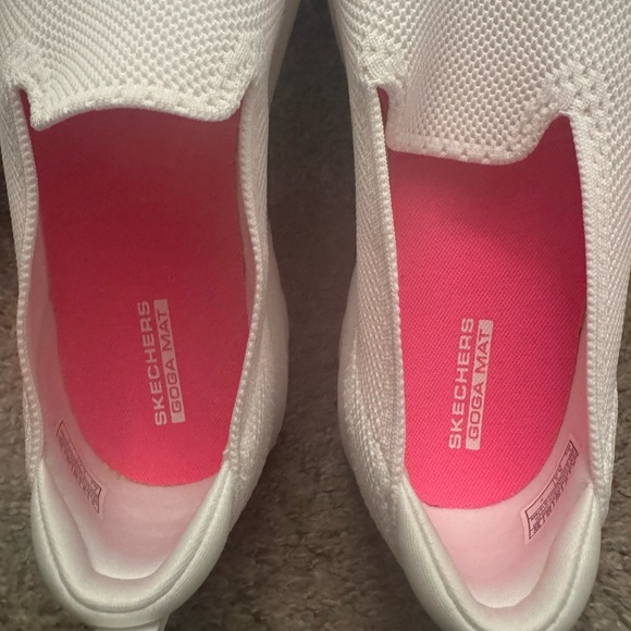 Skechers Go Walk Slip On White Sneakers Size 9 New - Picture 5 of 5